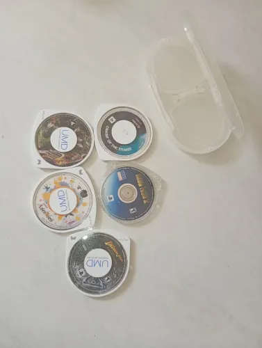 Lote Jogos PSP com estojo