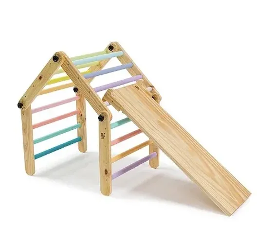 Triângulo Pikler + rampa com escalada