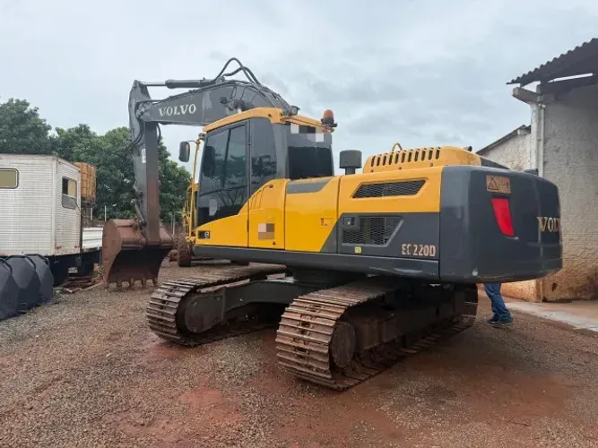 Escavadeira Volvo 2015 EC220D Operacional 