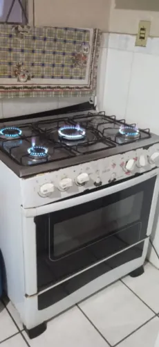 Fogão 5 bocas pega normal as 5 bocas só não pega o forno Usado mas um ótimo fogão