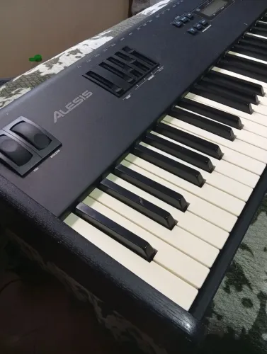 LEIA O ANUNCIO** Piano Sintetizador Alesis QS8.1 ** LEIA O ANUNCIO