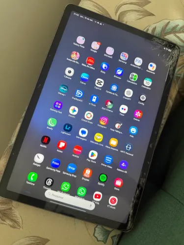 Galaxy Tab S9 FE - funcionando 100% - avaria estética nas bordas