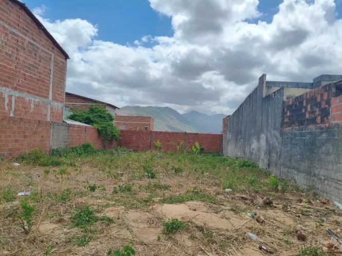 Vende-se terreno 12x30, murado, pronto pra construir ou investir