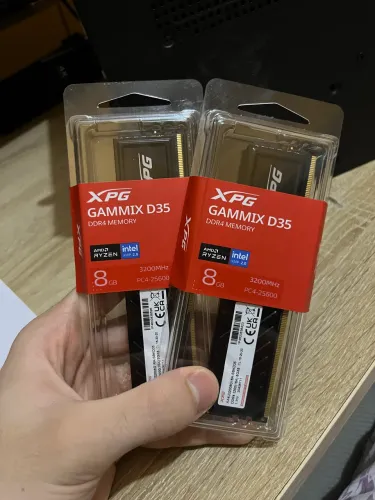 2 PENTES DE 8GB RAM XPG DDR4 3200MHZ