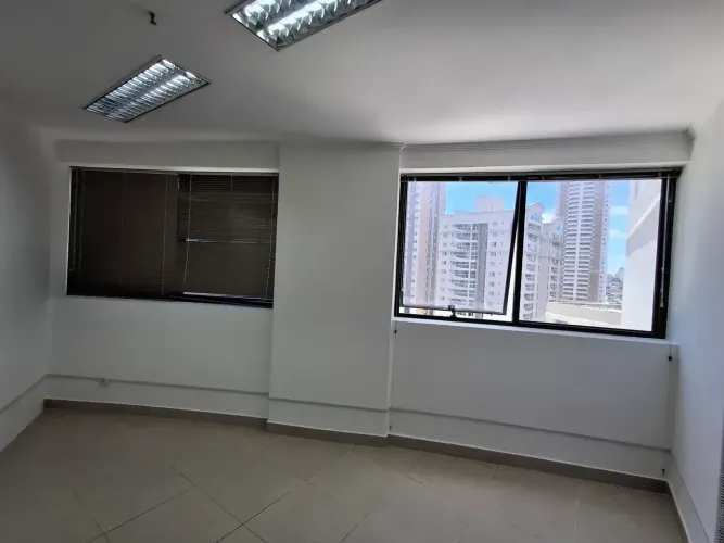Sala de 32 M² 2 Ambientes Para Aluguel No Alto Da Glória de frente pro Shopping Flamboyant