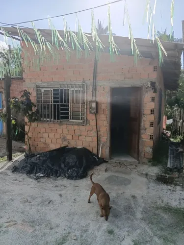 Vende-se uma casa em Outeiro