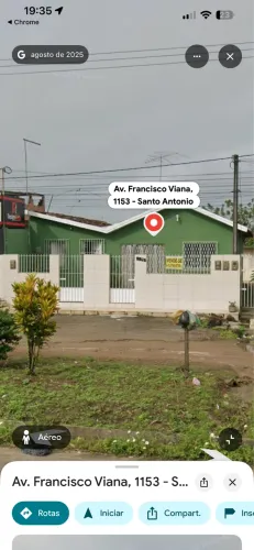 Terreno em avenida principal com quatro casas