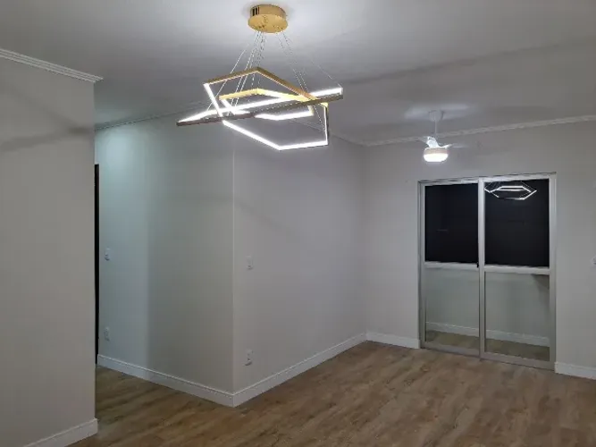 Ótimo apartamento 3 quartos, amplo e reformado, com localização estratégica em Blumenau.