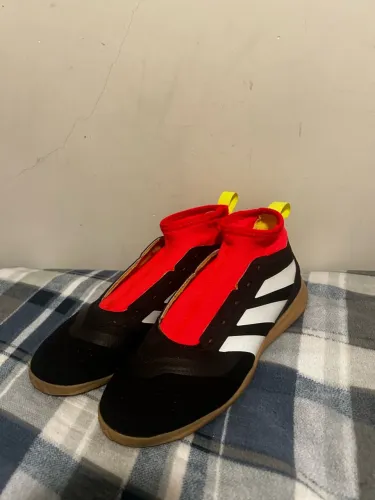 Chuteira adidas