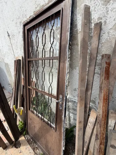 Porta de ferro e vidro 
