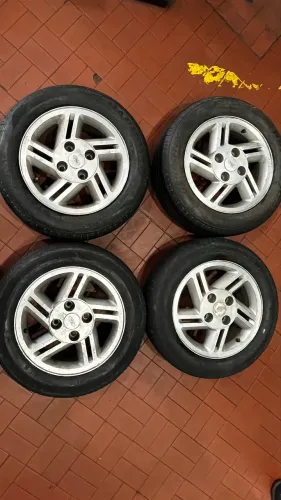 Jogo de rodas Escort XR3 Aro 14 com pneu