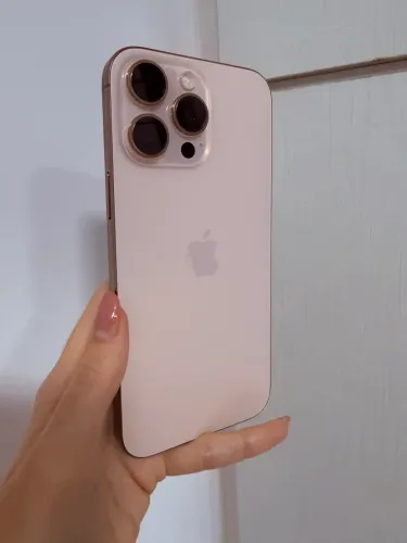Iphone 16 pro max 97% bateria