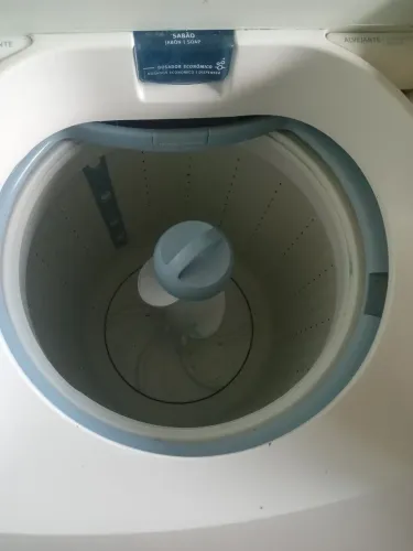 Vendo máquina de lavar roupas 8k ela liga mas não puxa água