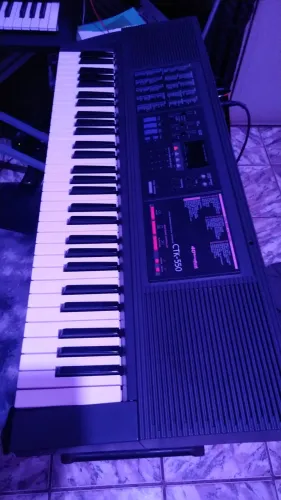 Vende-se teclado Casio CTK 550 sensitivo