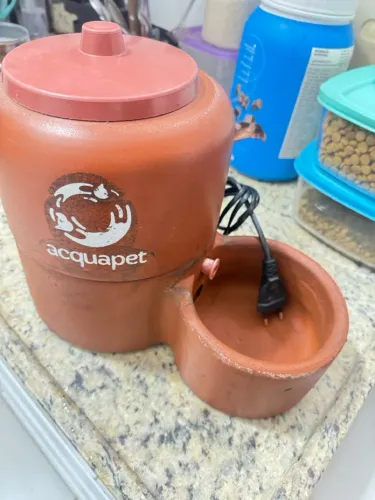 Doação de bebedouro de barro
