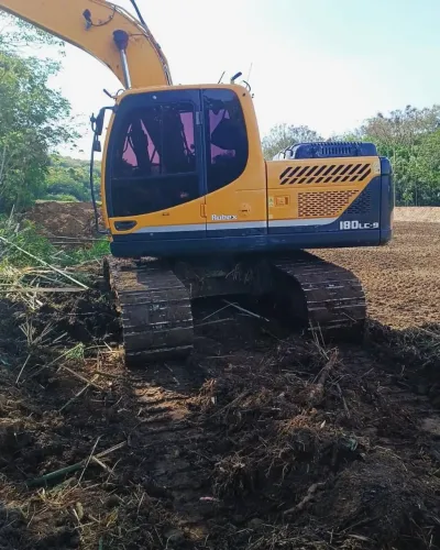 ESCAVADEIRA HIDRÁULICA HYUNDAI