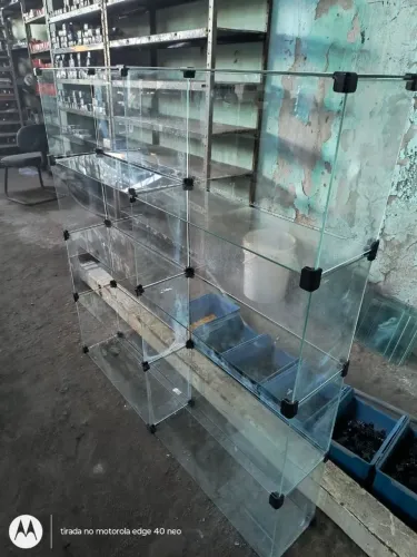 Balcão vitrine vidro R$ 350,00 estamos na estrada real de Mauá 550 praia de Mauá Magé RJ