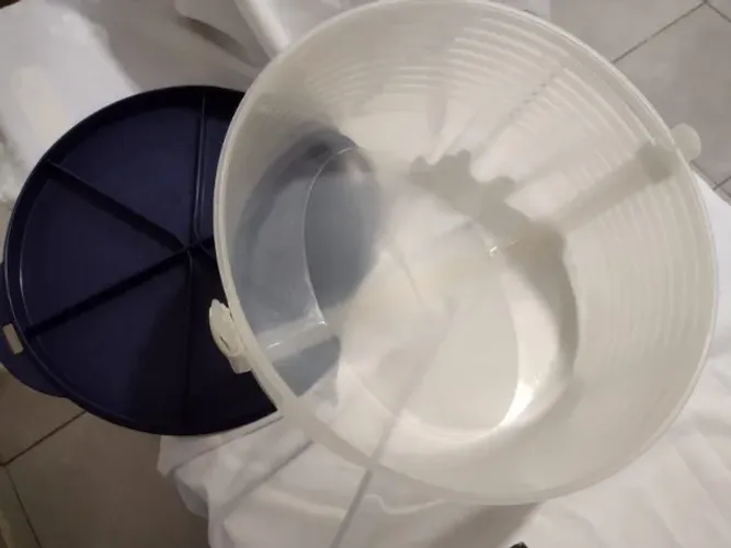 Porta Bolo Grande Tupperware Original Com Tampa Protetora e Bandeja Divisória Removível