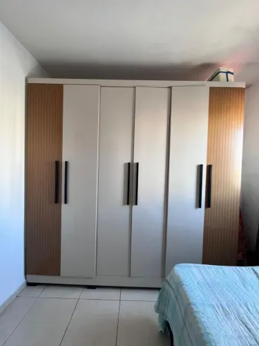 Vende se guarda roupa chama *