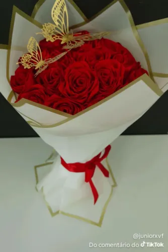 Buquês artesanais de cetim