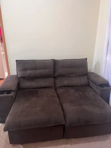 Sofá retrátil praticamente novo