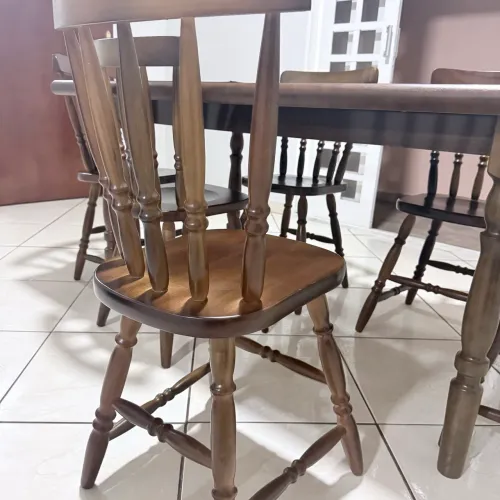 Mesa em madeira 6 cadeiras excelente estado e pouco usada