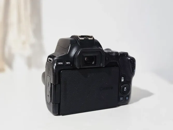 Canon Sl3