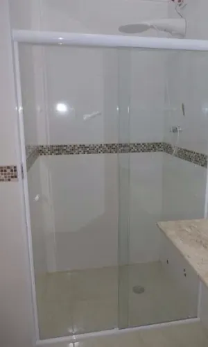 Porta fixa de BOX incolor
