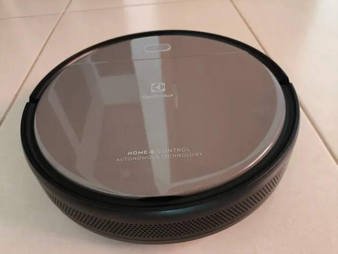 Oportunidade: Usado uma vez. Robô Aspirador Electrolux ERB20 - Vídeo na descrição