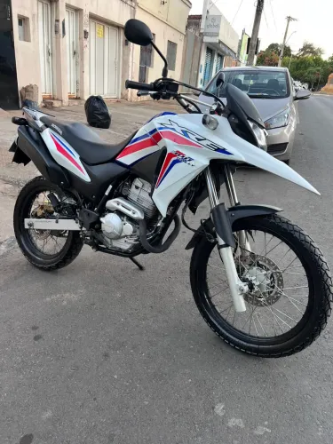Vende-se XRE 300