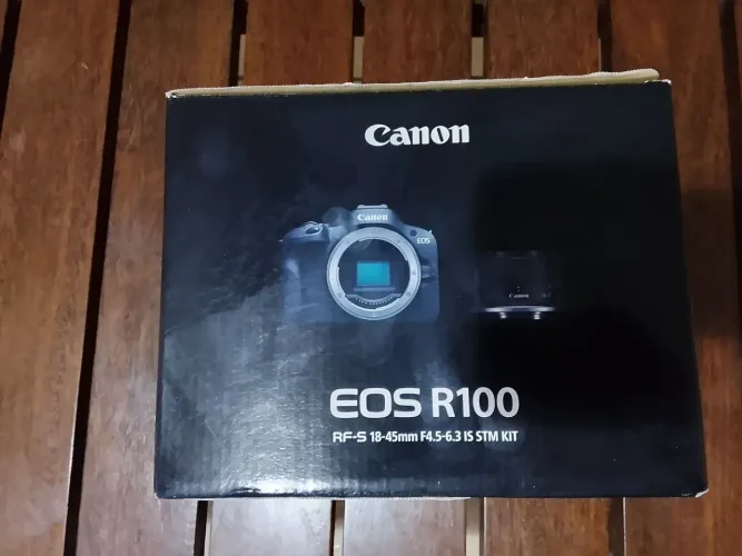 Câmera Canon R100