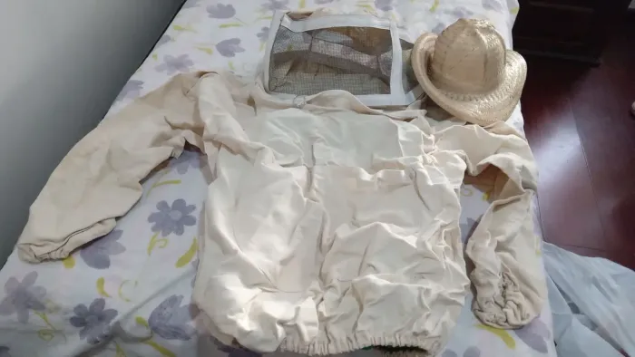 Jaleco apicultura com tela e chapéu de palha