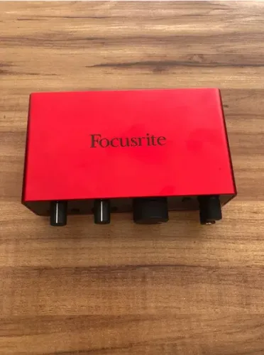 INTERFACE DE ÁUDIO FOCUSRITE SCARLETT SOLO 4TH GEN VERMELHA