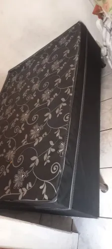 Cama casal só tem um meia do uso 