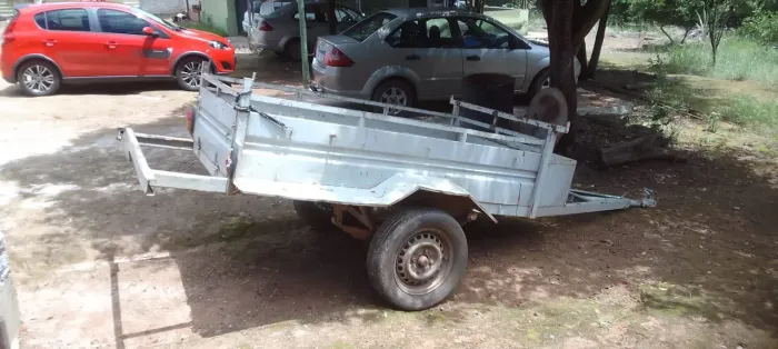 Vd R$ 3.0000carretinha reforçada 1,10x2,00m não tá emplacada mas se quiser pode emplacar