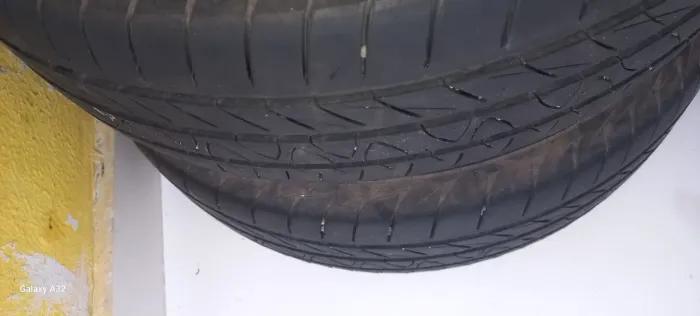 Vende-se pneus aro 15 pega em Renault sandero e logan marca continental preço preço a comb