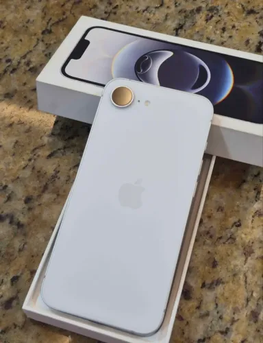 iPhone 16e