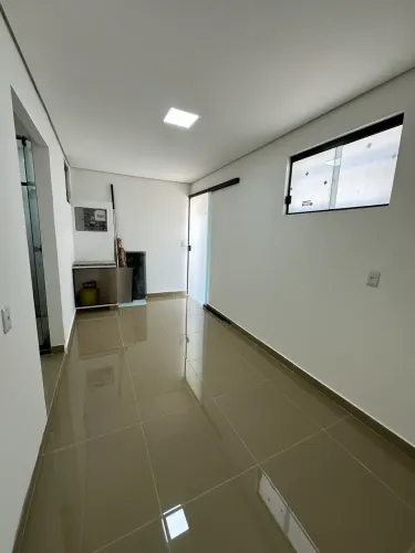 QI 10 alugo apt 2 qtos, térreo porcelanato 2.000 R$