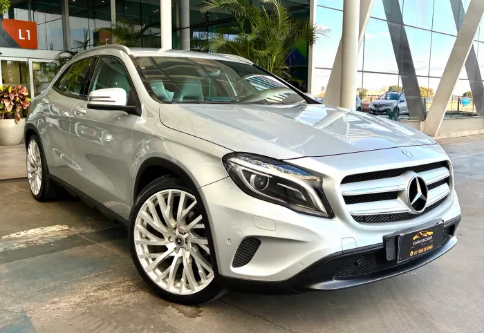 Mercedes-Benz GLA 200 Adv. 1.6/1.6 TB 16V Flex Aut. 2015