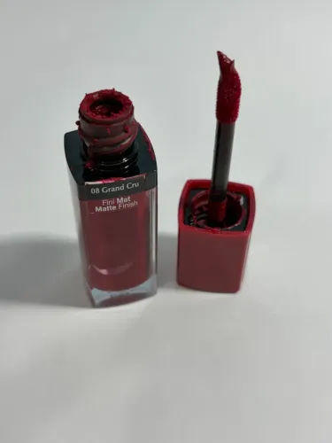 Batom Líquido matte Bourjois vinho