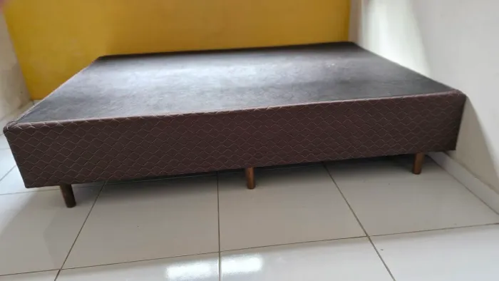 VENDO BASE DE CAMA DE CASAL EM PERFEITO ESTADO