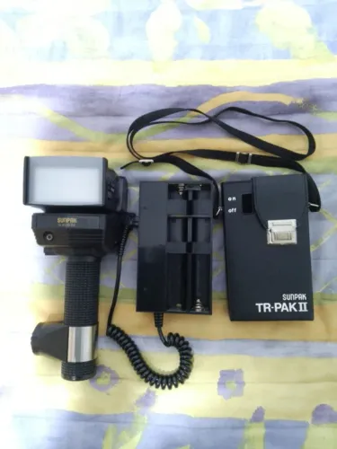Flash Sunpak G4500DX. Pack de bateria Sunpak TR-PAK II. Compartimento para pilhas AA (esse