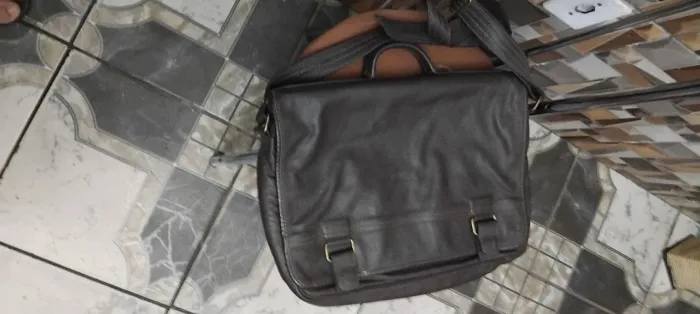Bolsa de couro marca Bagagio.