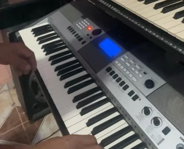 TECLADO YAMAHA PSR-E413