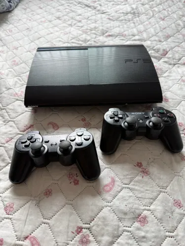 PS3 Super Slim 250GB Desbloqueado + 2 Controles