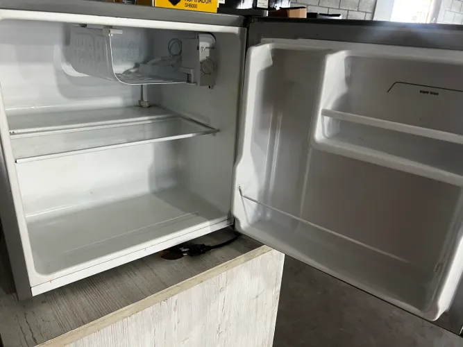Frigobar Midea 45 litros