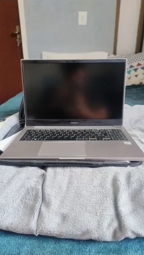Notebook com i3 10 e SSD adicional de 512 gb e hd de 1 tb
