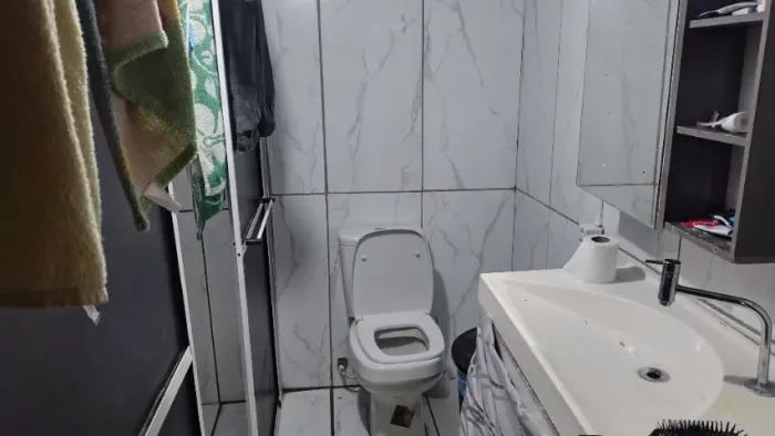 Casa grande,2 quartos um deles suite sala ampla e sala de jantar cozinha lajotada