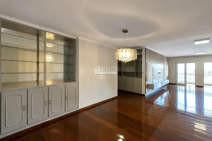 Apartamento com 4 Dormitórios no Centro de Uberaba