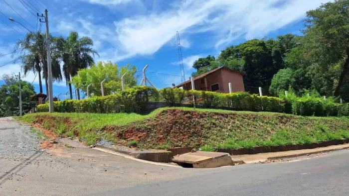 Chácara à Venda em Aracoiaba da Serra-SP, Bairro Jardim Salete: 4 Quartos, 4 Banheiros, 6